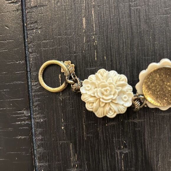 Vintage Lucky Brand Carved Roses Flowers Burnished Gold Toggle Bracelet​​​ - Picture 5 of 6